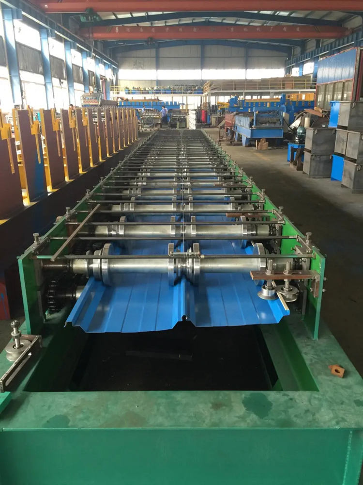 Metal standing seam roll forming machine