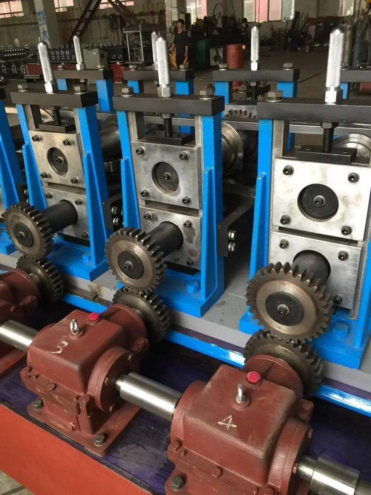 steel crash barrier roll forming machine