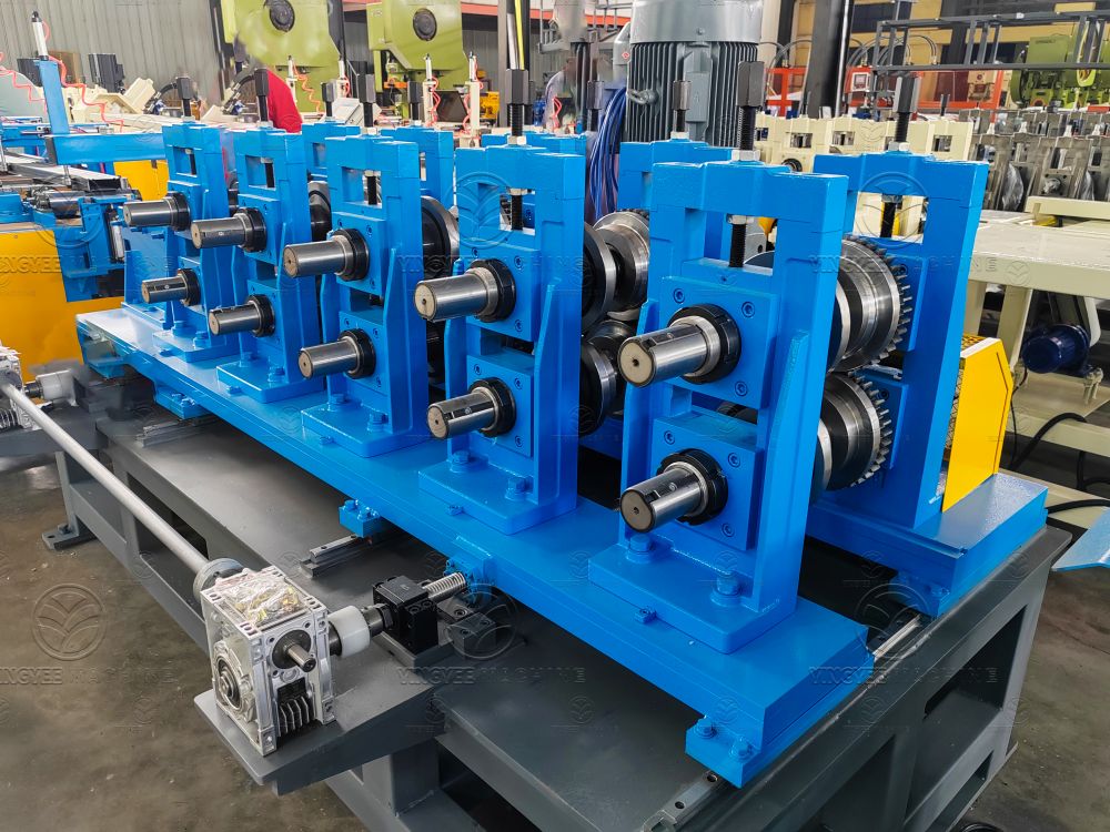 guard rail forming machine
