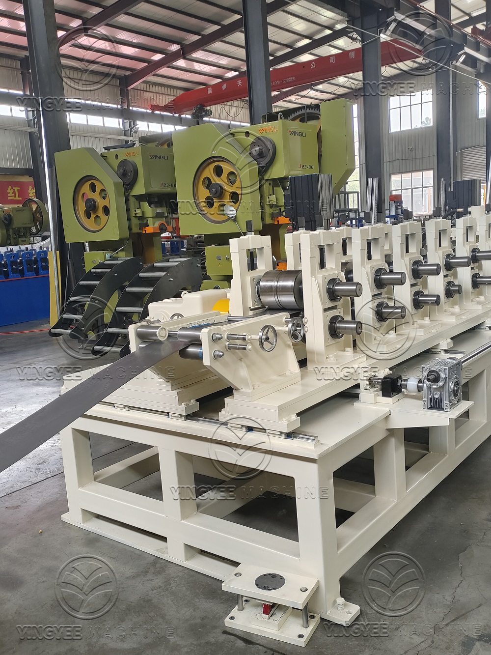 large span forming machine