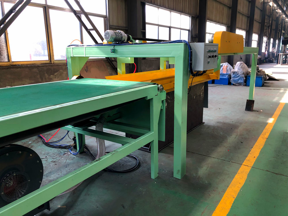Cut to length line for making the coil to plate