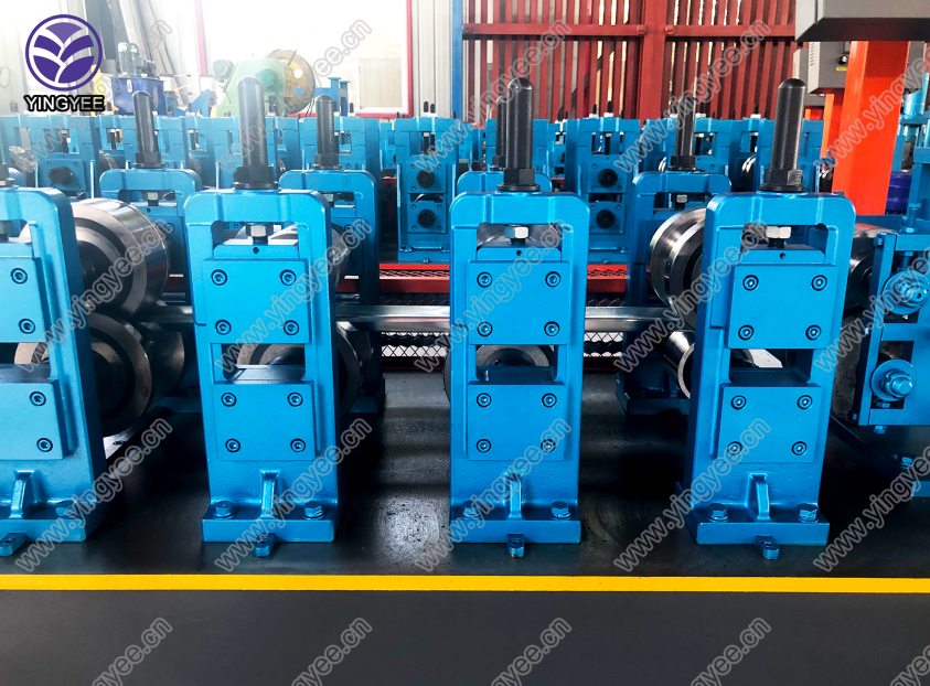 deck floor forming machine
