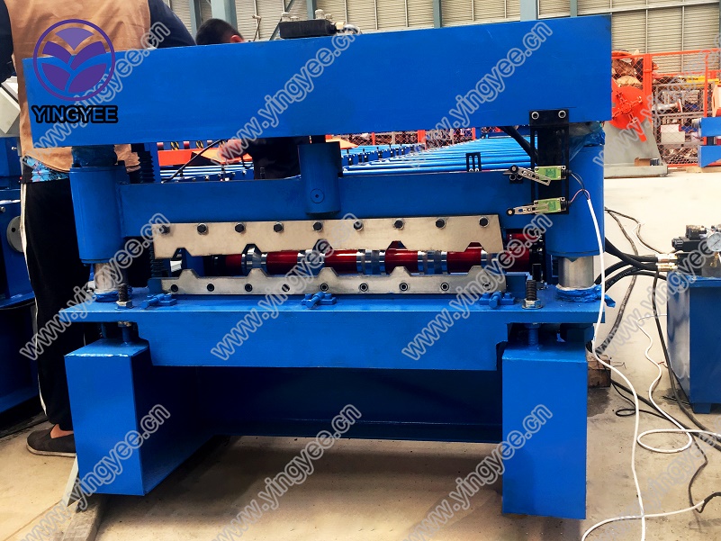 stud and track roll forming machine change size by spacer manually