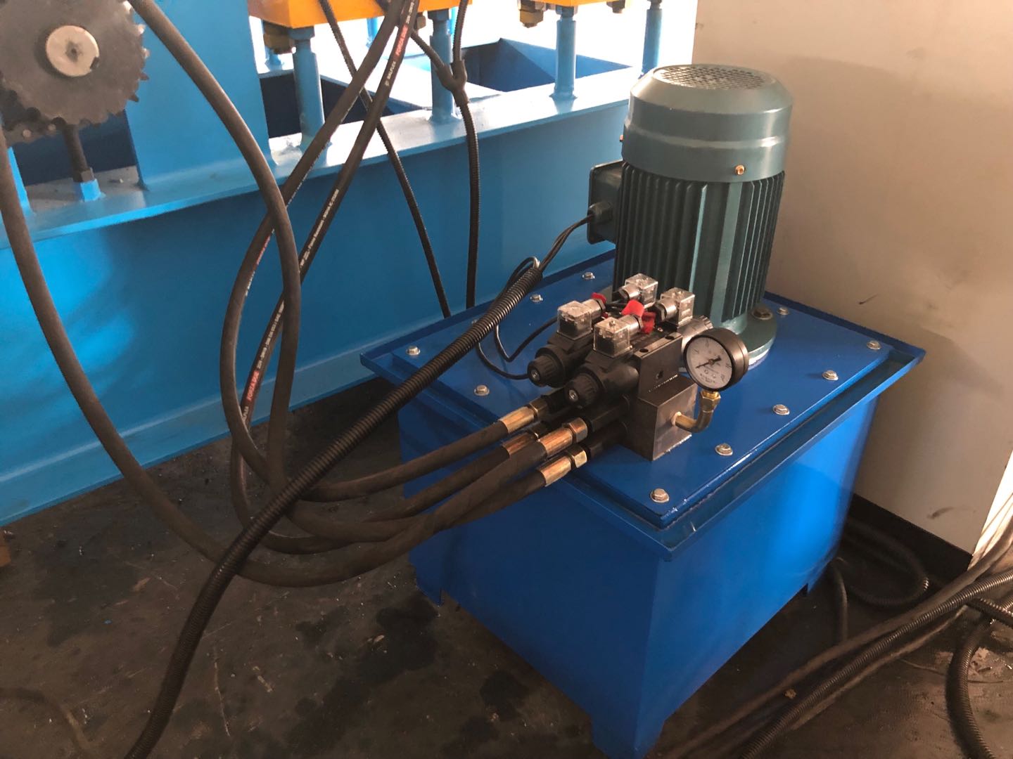 nut and bolt large span roll forming machine with bending machine