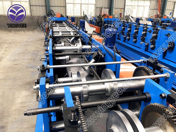 highway guardrail making machine