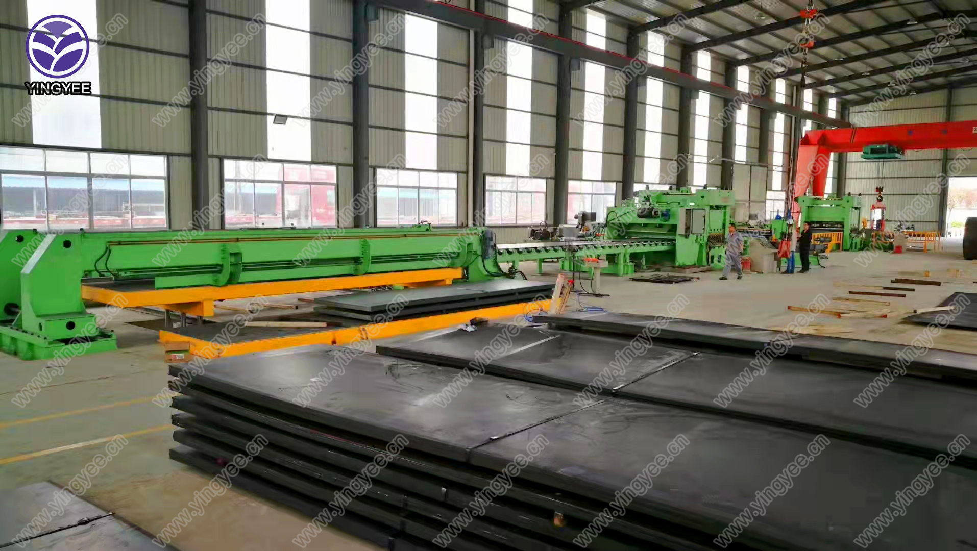 tracking moving cutting wall angle roll forming machine