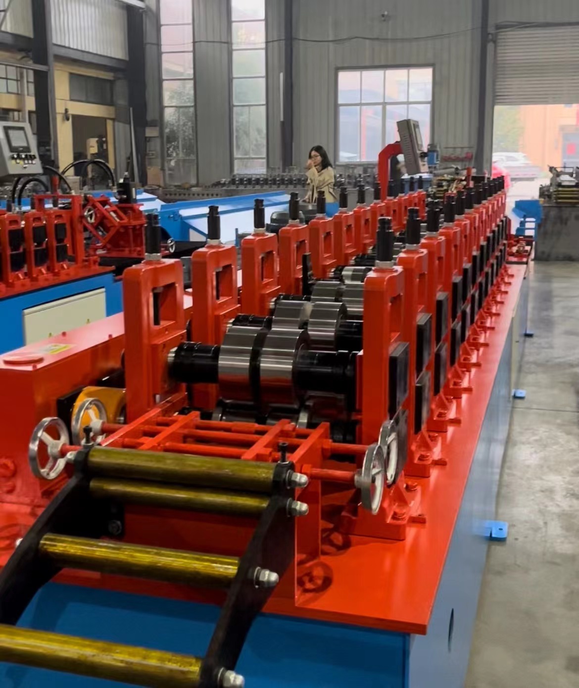 roller shutter door forming machine