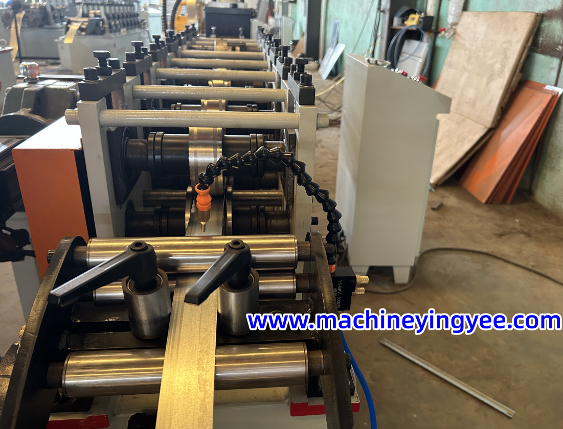 horizontal large span roll forming machine
