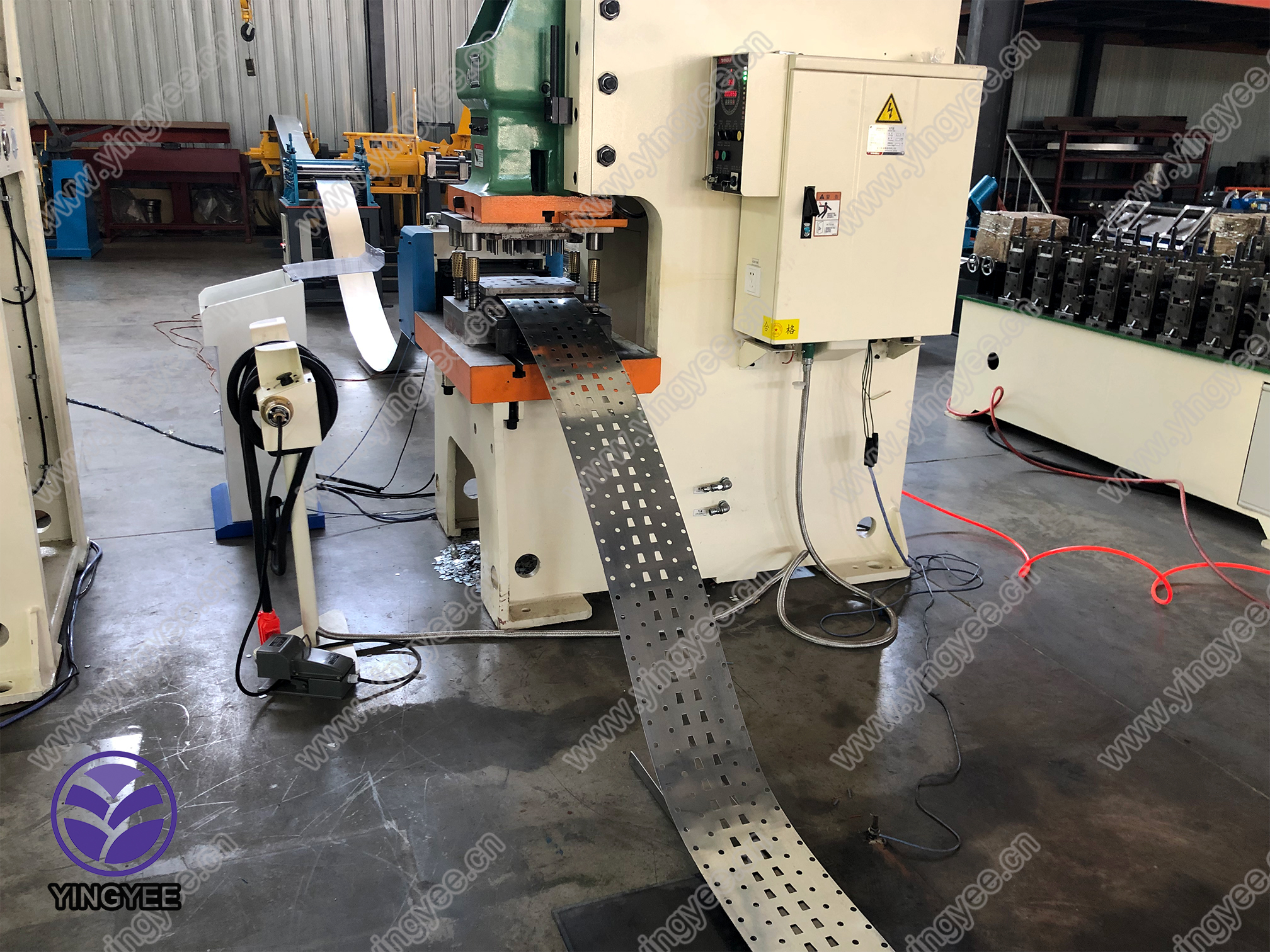 c shaped steel roll forming machine