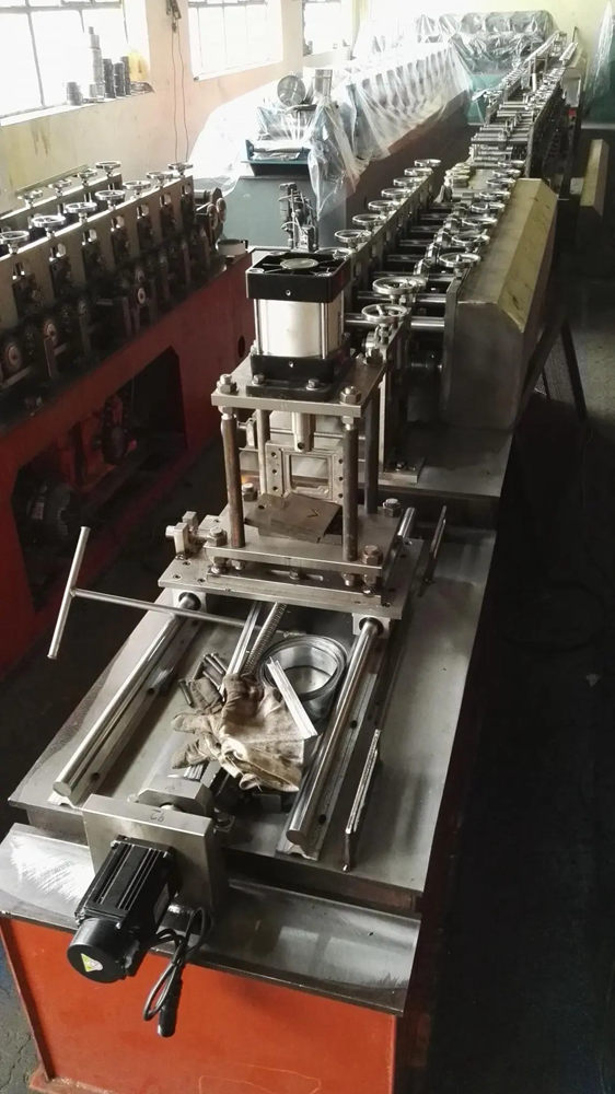 automatic adjusting width stud and track forming machine