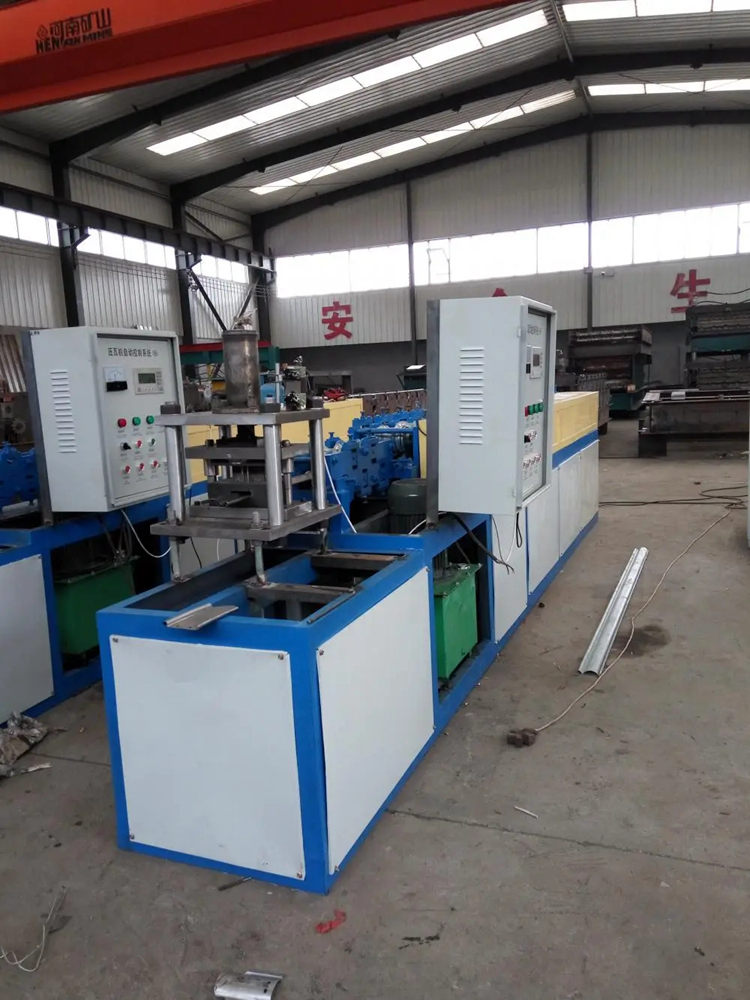 simple operation three-axis thread rolling machine