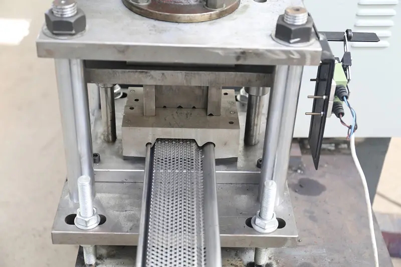 coil metal cut to length line