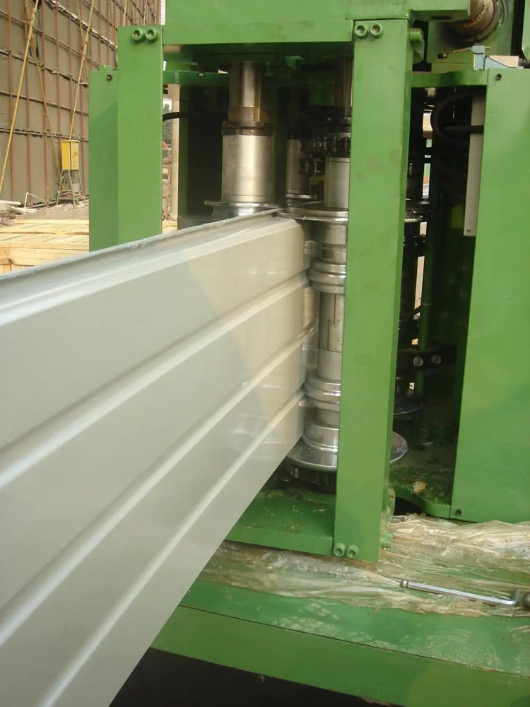 metal roof panel roll forming machine