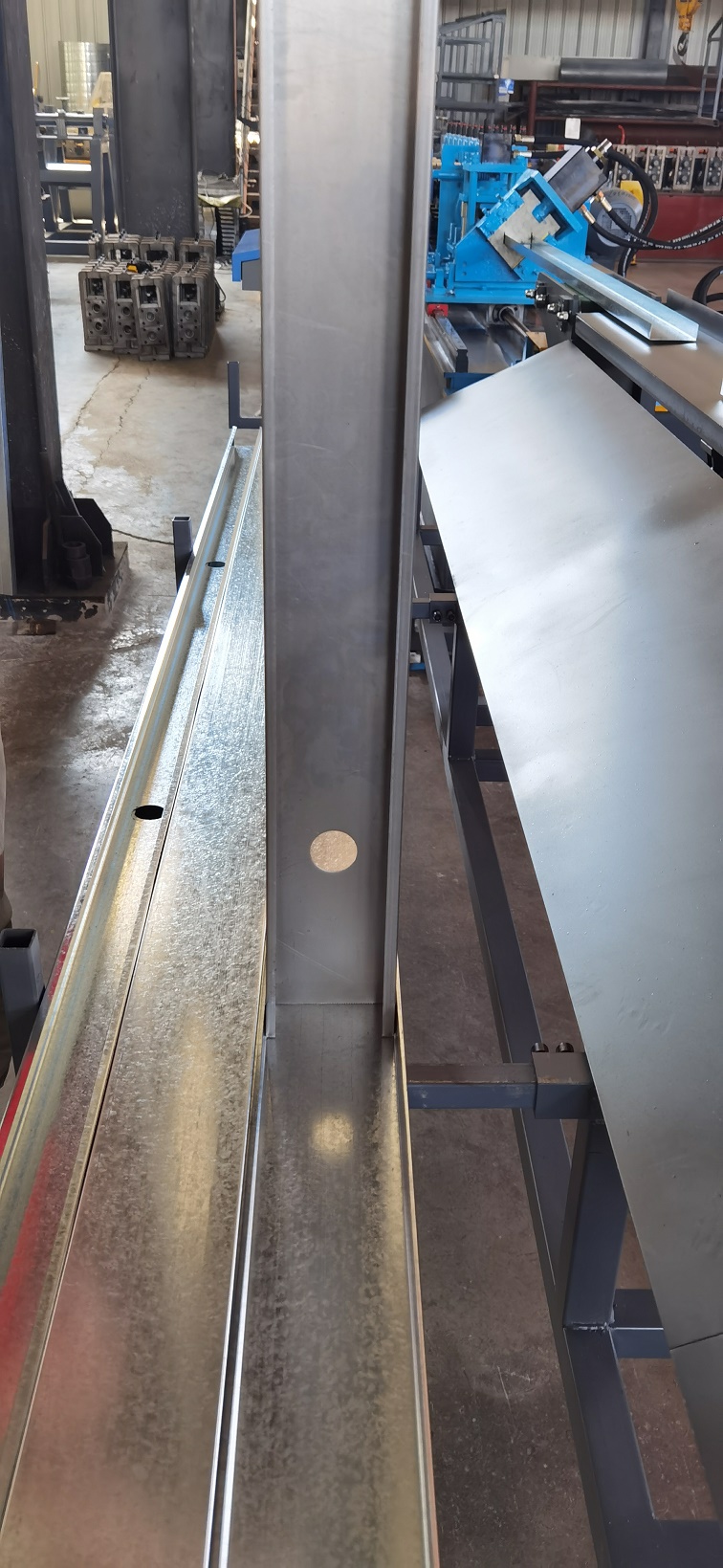 stud and track frame forming machine